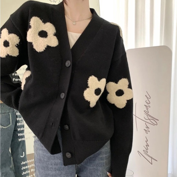 Daisy Flower Cardigan Sweater Black Bloom